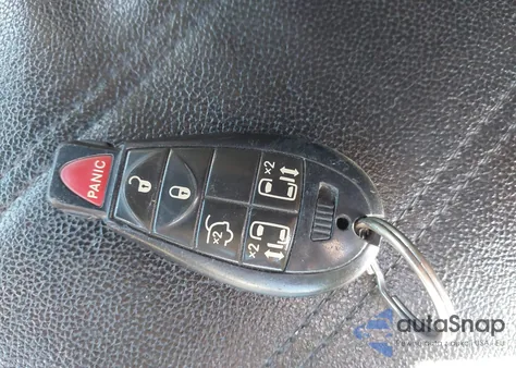 2013 Chrysler Town & Country Touring из США, поврежденный, VIN 2C4RC1BG5DR674817